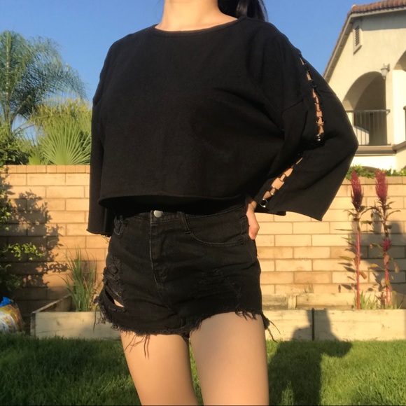 Black O-Ring Cropped Tee - Picture 3 of 5